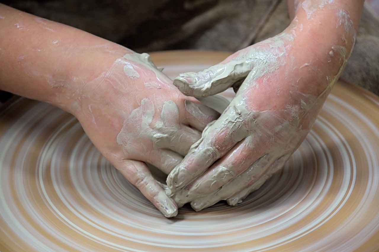 Handmade Ceramic Pottery: A Step-by-Step Guide for Beginners